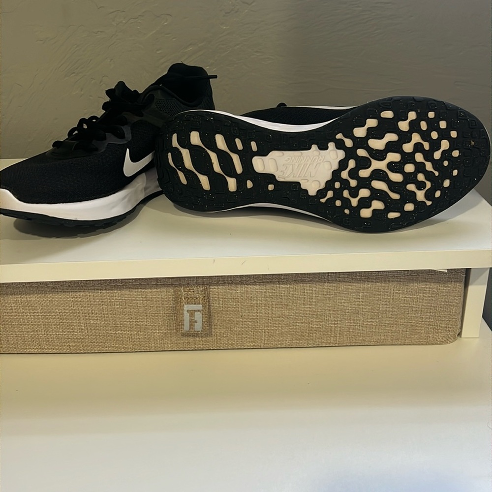 Nike tennis shoes size 8 brand Nike